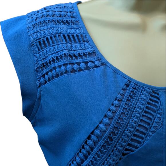 Emmelee Blue Crocheted Lace Panel Cap Sleeve Dress Size Medium - Picture 4 of 5
